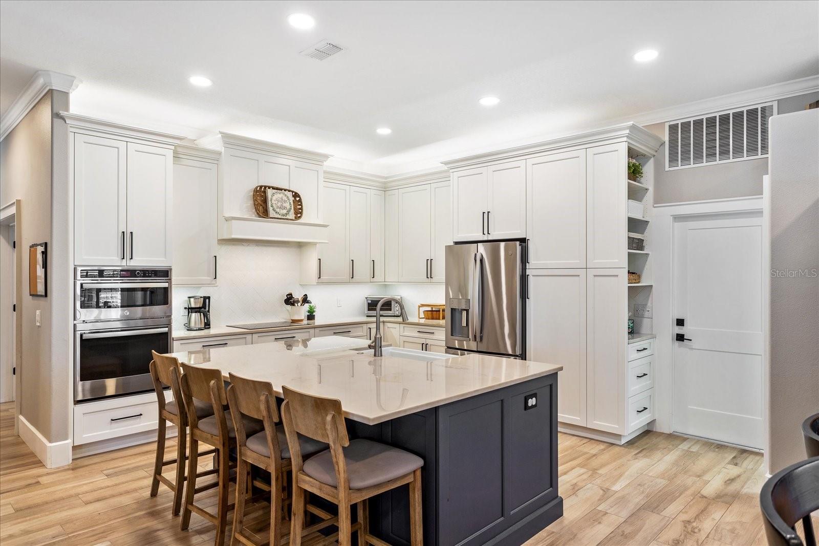 9880 MONTCLAIR CIR, APOPKA, FL, 32703