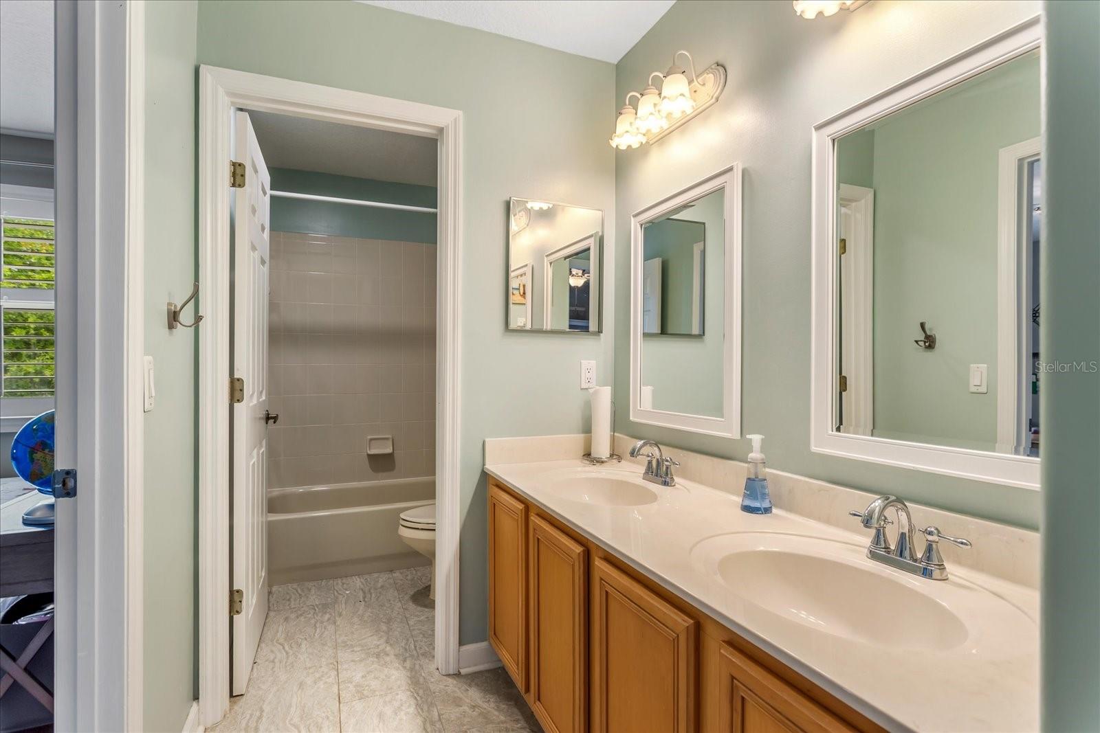 9880 MONTCLAIR CIR, APOPKA, FL, 32703