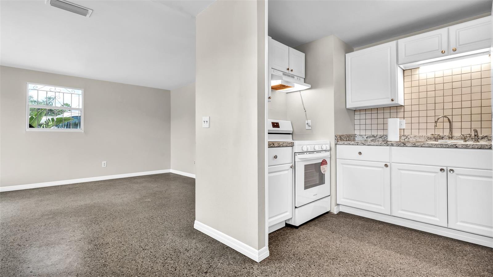 5609 GOLDEN DR, TAMPA, FL, 33634