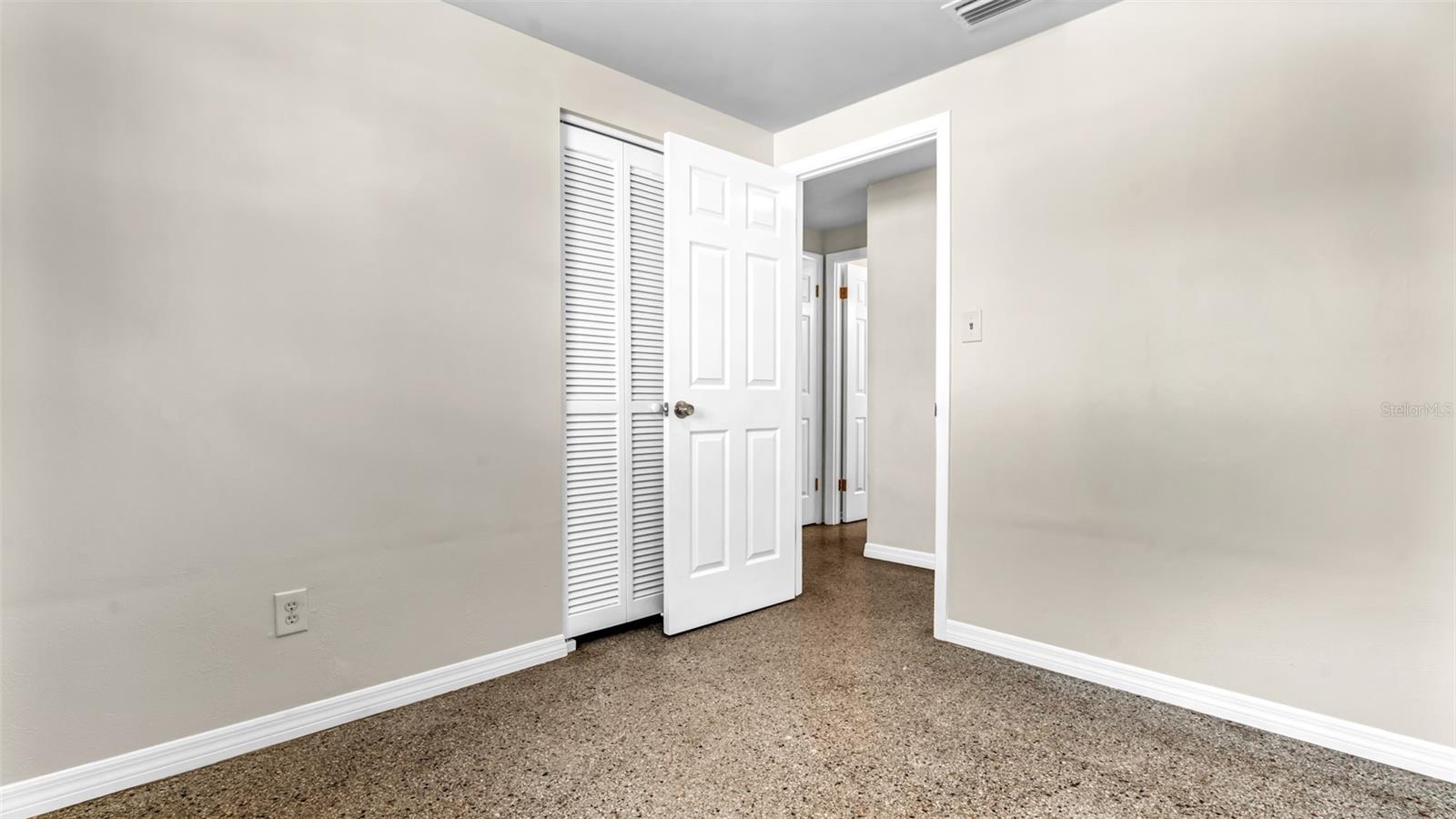 5609 GOLDEN DR, TAMPA, FL, 33634