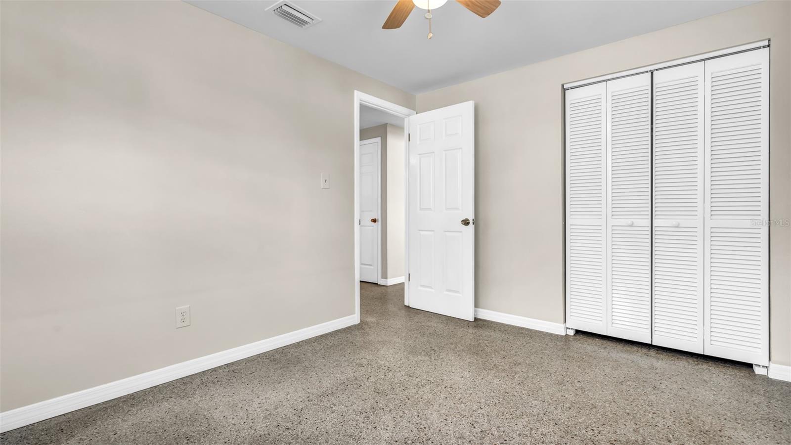 5609 GOLDEN DR, TAMPA, FL, 33634