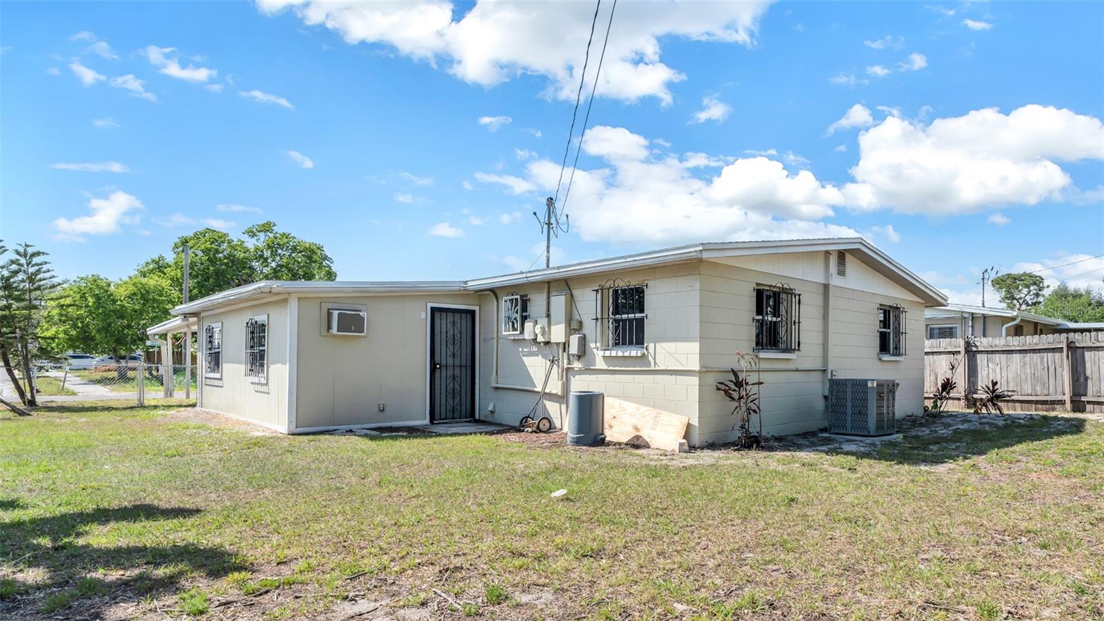 5609 GOLDEN DR, TAMPA, FL, 33634