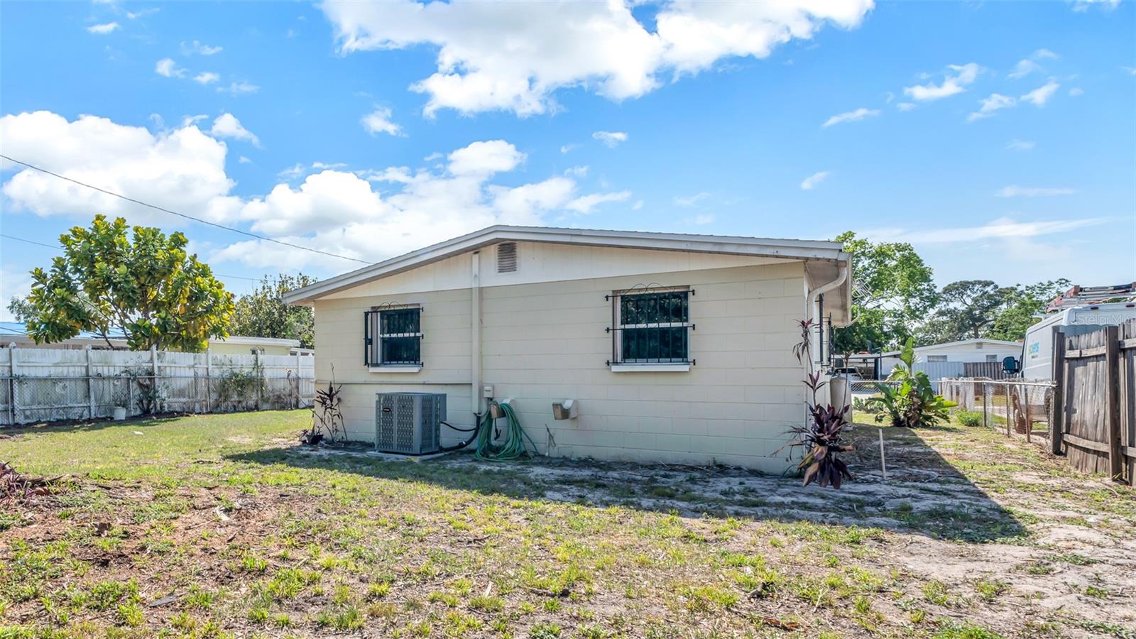 5609 GOLDEN DR, TAMPA, FL, 33634