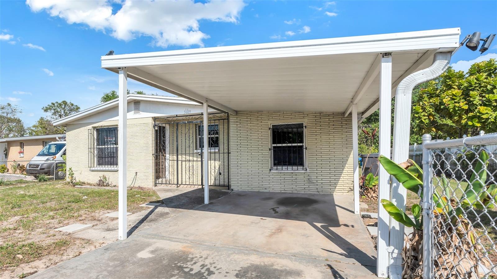 5609 GOLDEN DR, TAMPA, FL, 33634