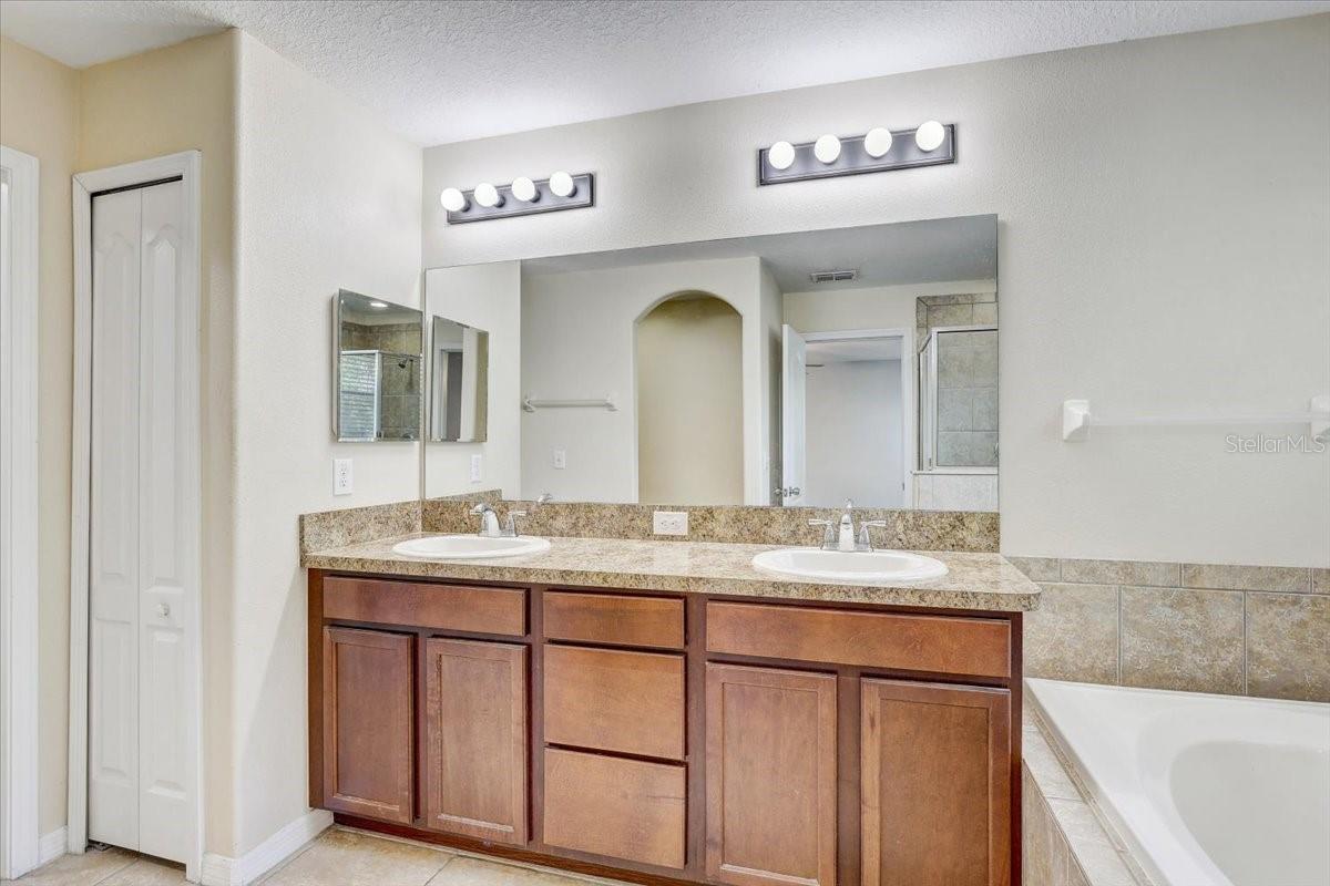 10524 WHITE PEACOCK PL, RIVERVIEW, FL, 33578