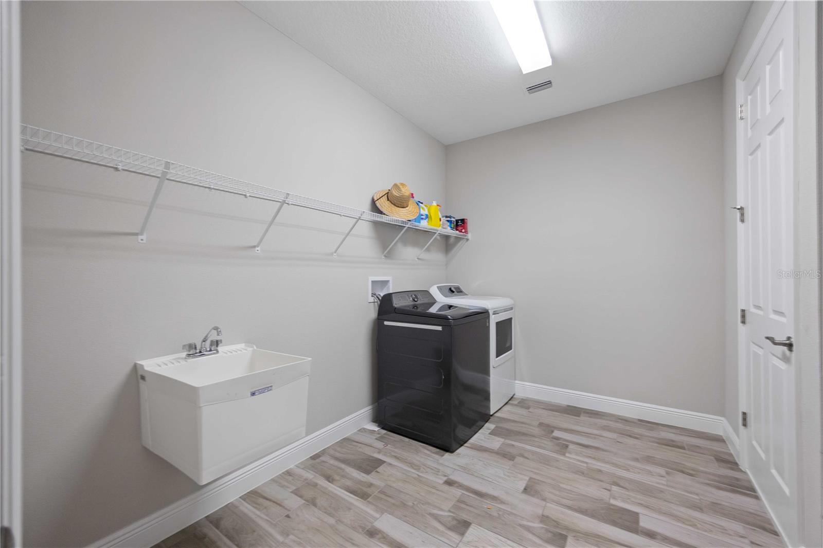 8933 ISABELLA CIR, PARRISH, FL, 34219