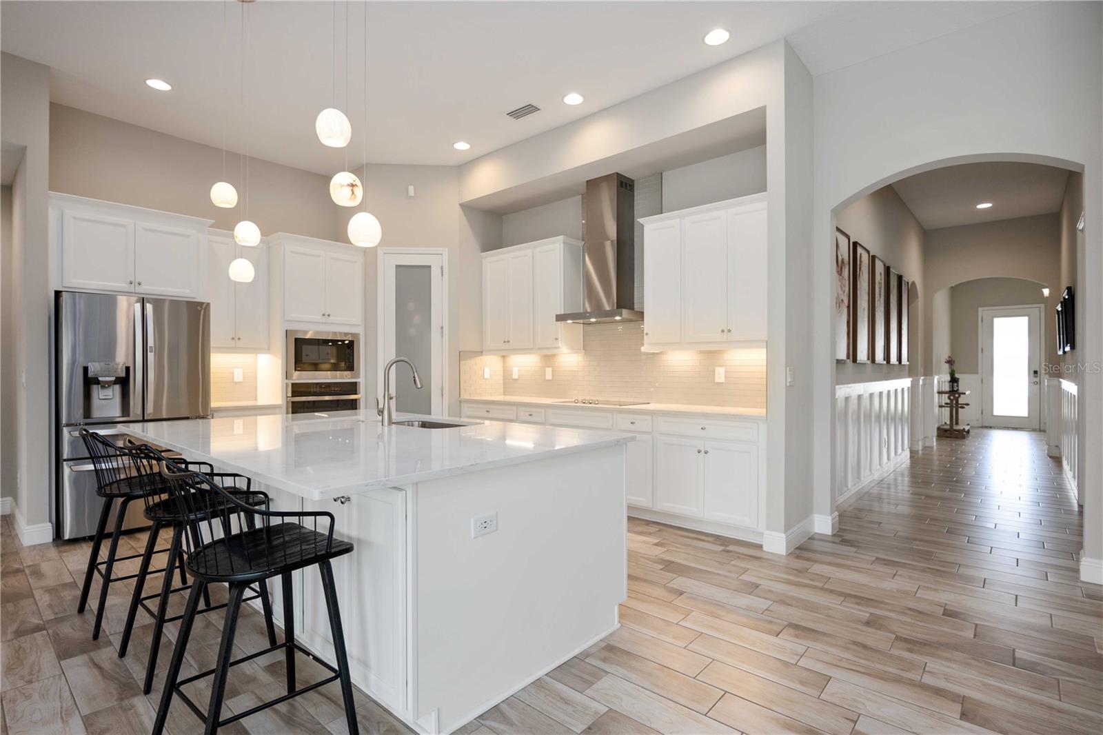 8933 ISABELLA CIR, PARRISH, FL, 34219