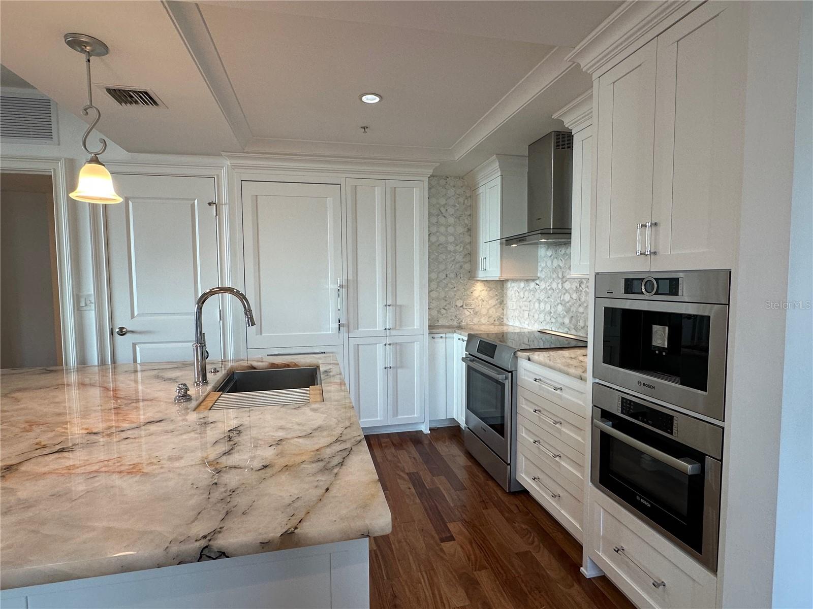 1350 MAIN ST #1401, SARASOTA, FL, 34236