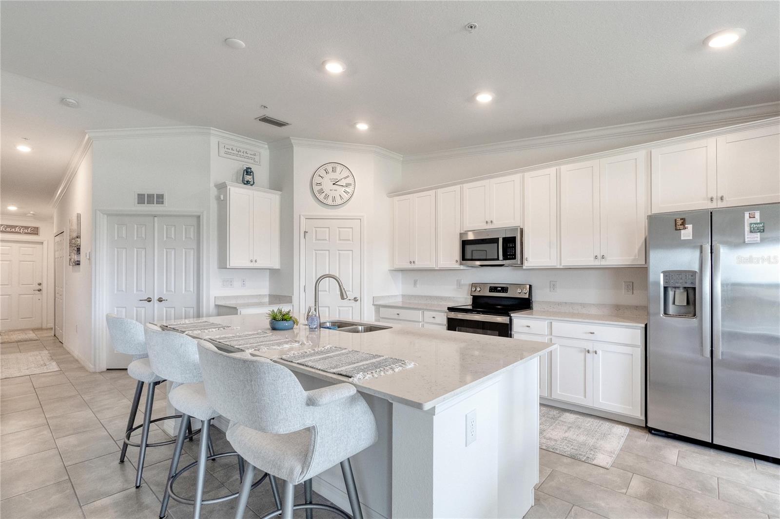 5685 PALMER CIR #204, BRADENTON, FL, 34211