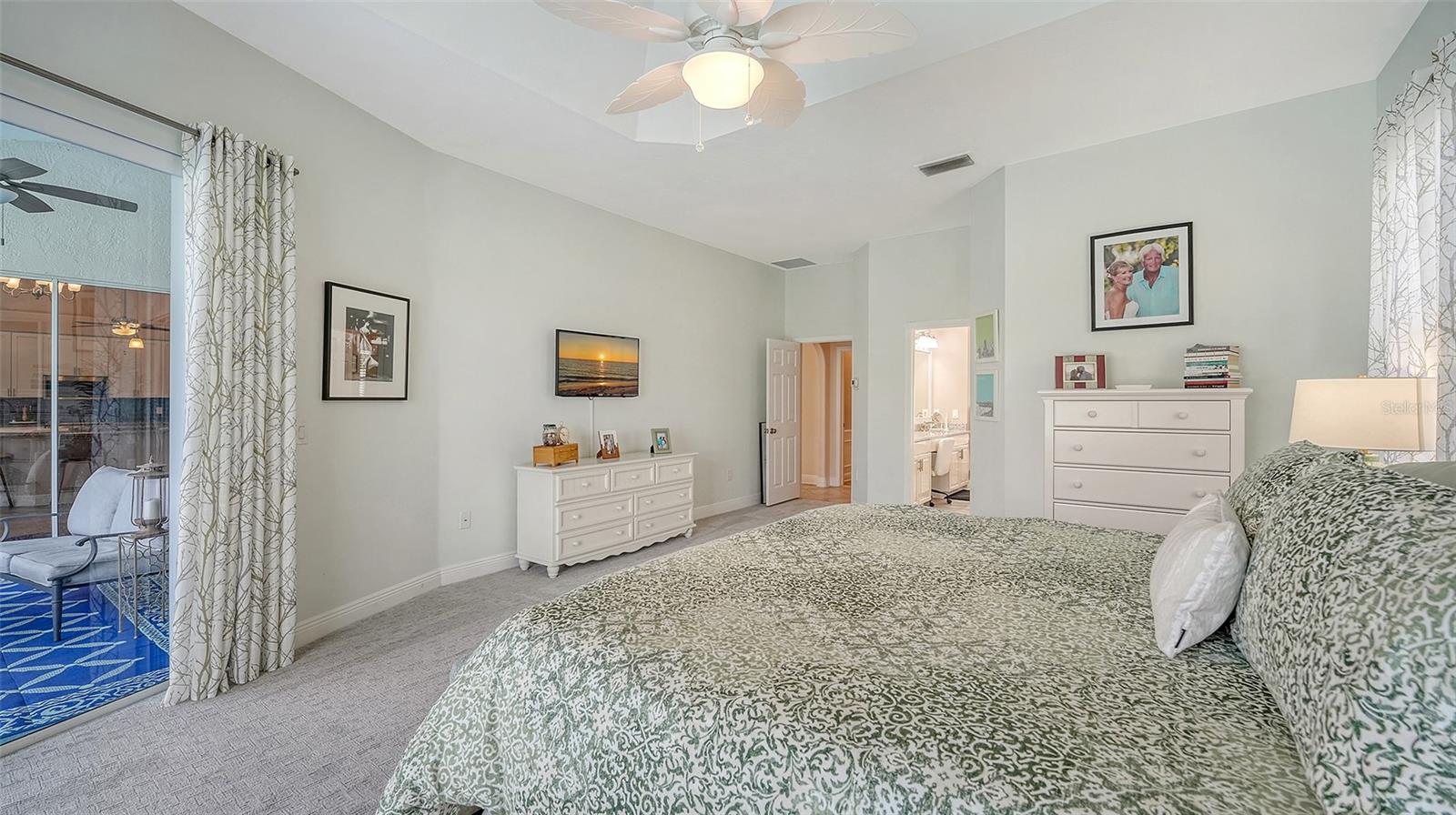 8301 EAGLE LAKE DR, SARASOTA, FL, 34241