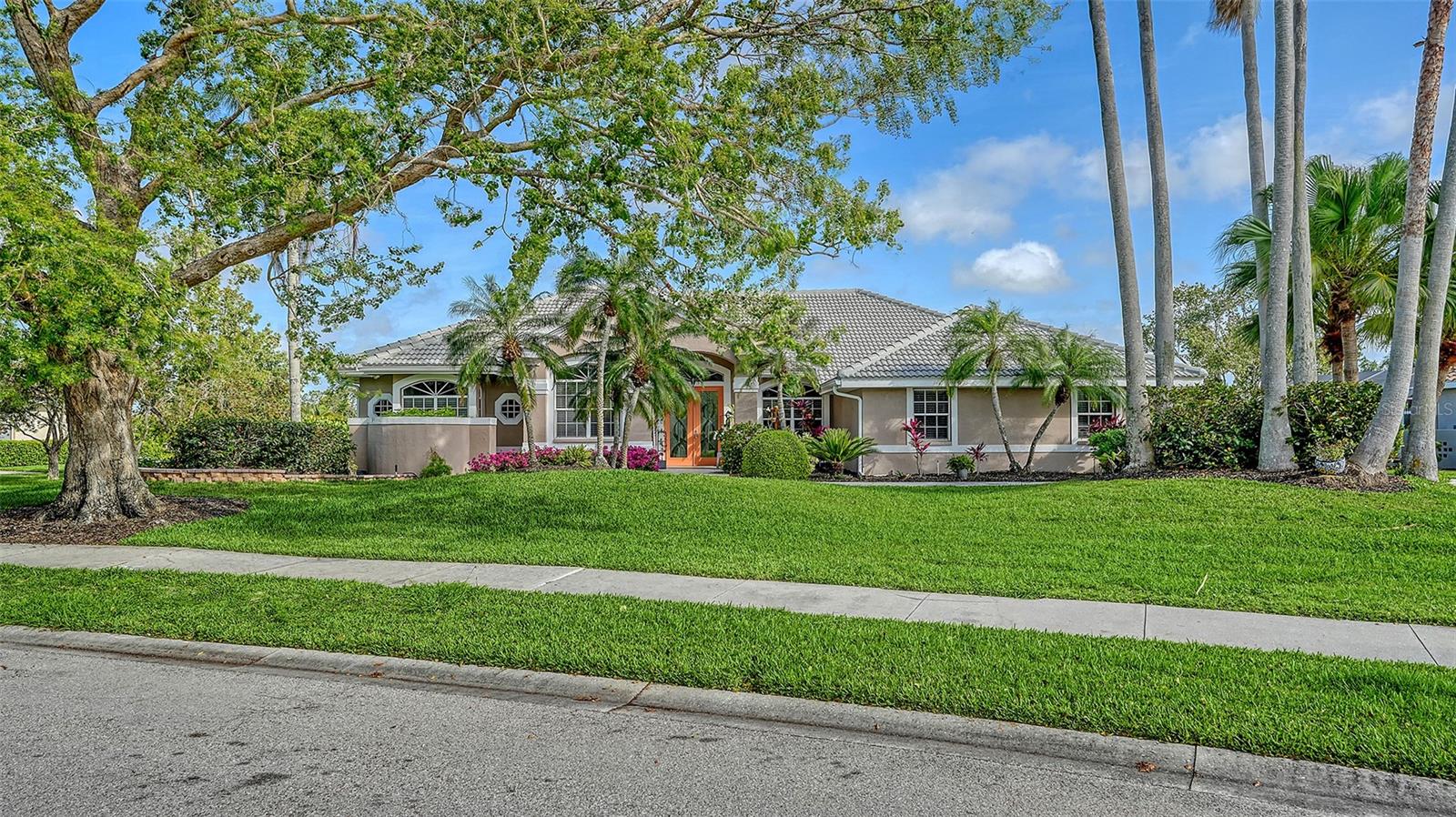 8301 EAGLE LAKE DR, SARASOTA, FL, 34241