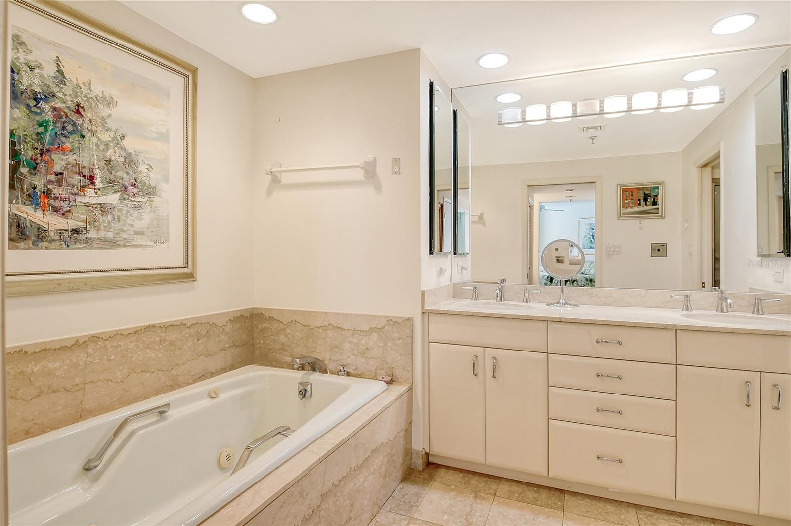 1211 GULF OF MEXICO DR #704, LONGBOAT KEY, FL, 34228