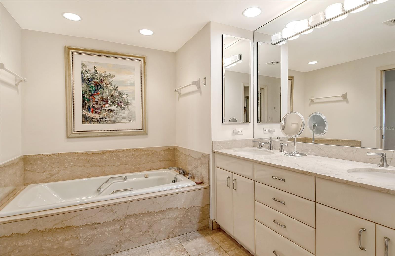 1211 GULF OF MEXICO DR #704, LONGBOAT KEY, FL, 34228