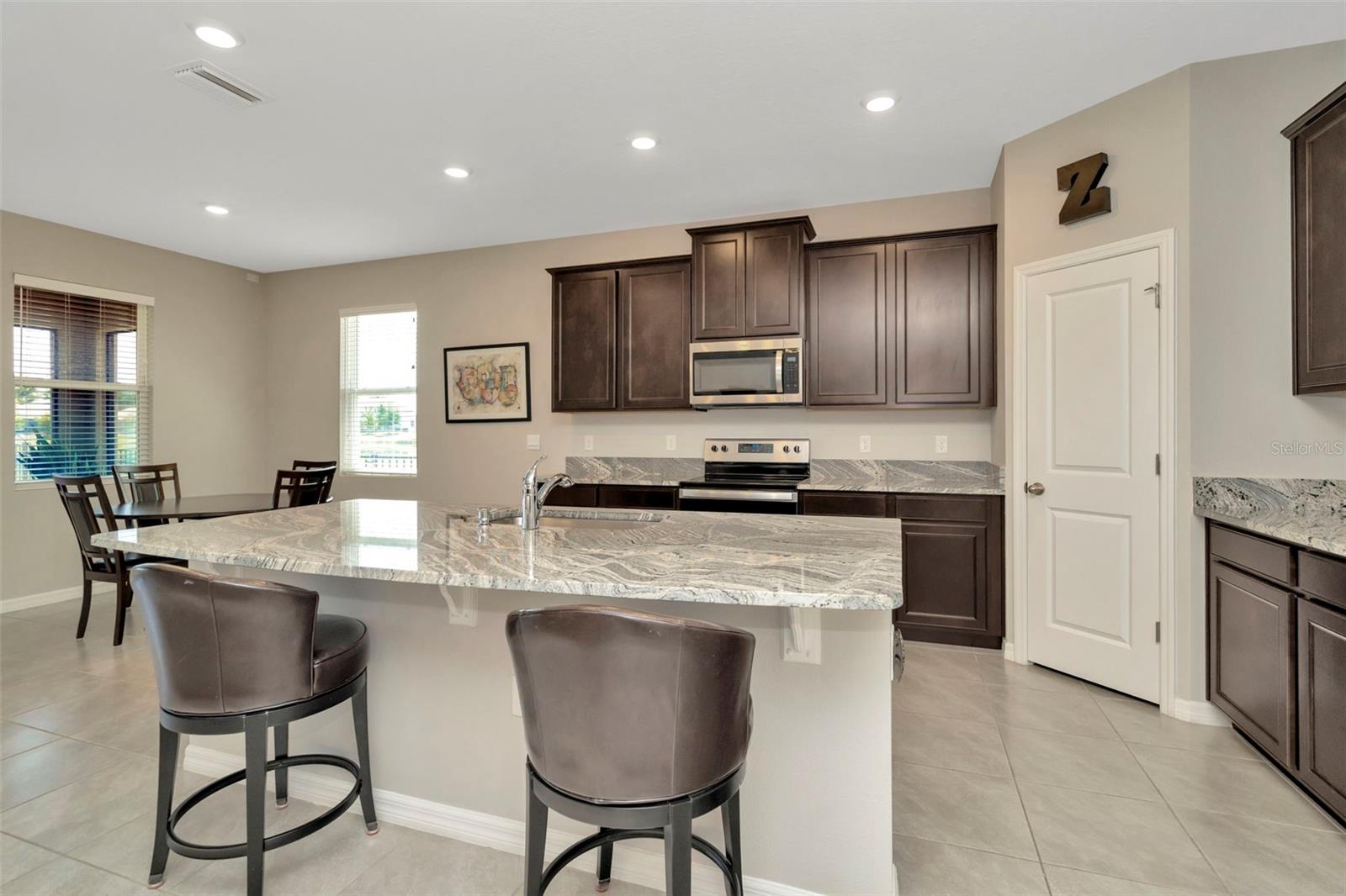 Kitchen with breakfast bar