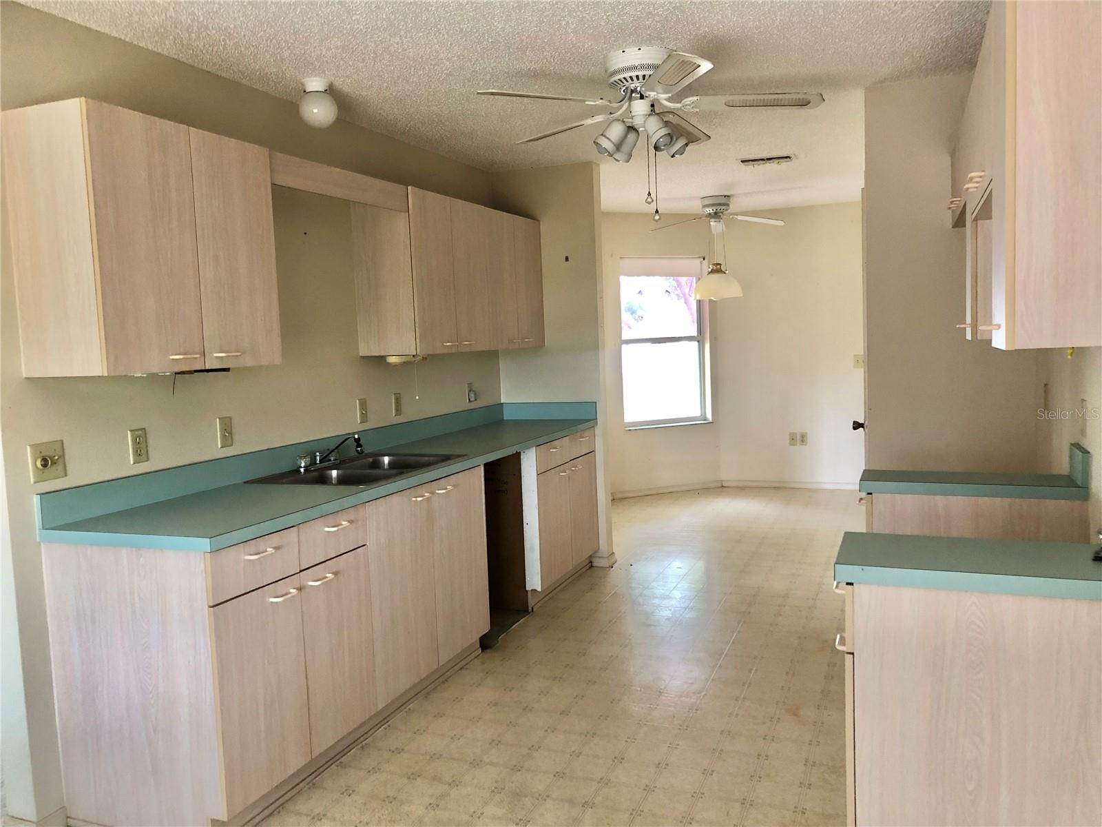 307 SANTA CLARA CIR, LADY LAKE, FL, 32159