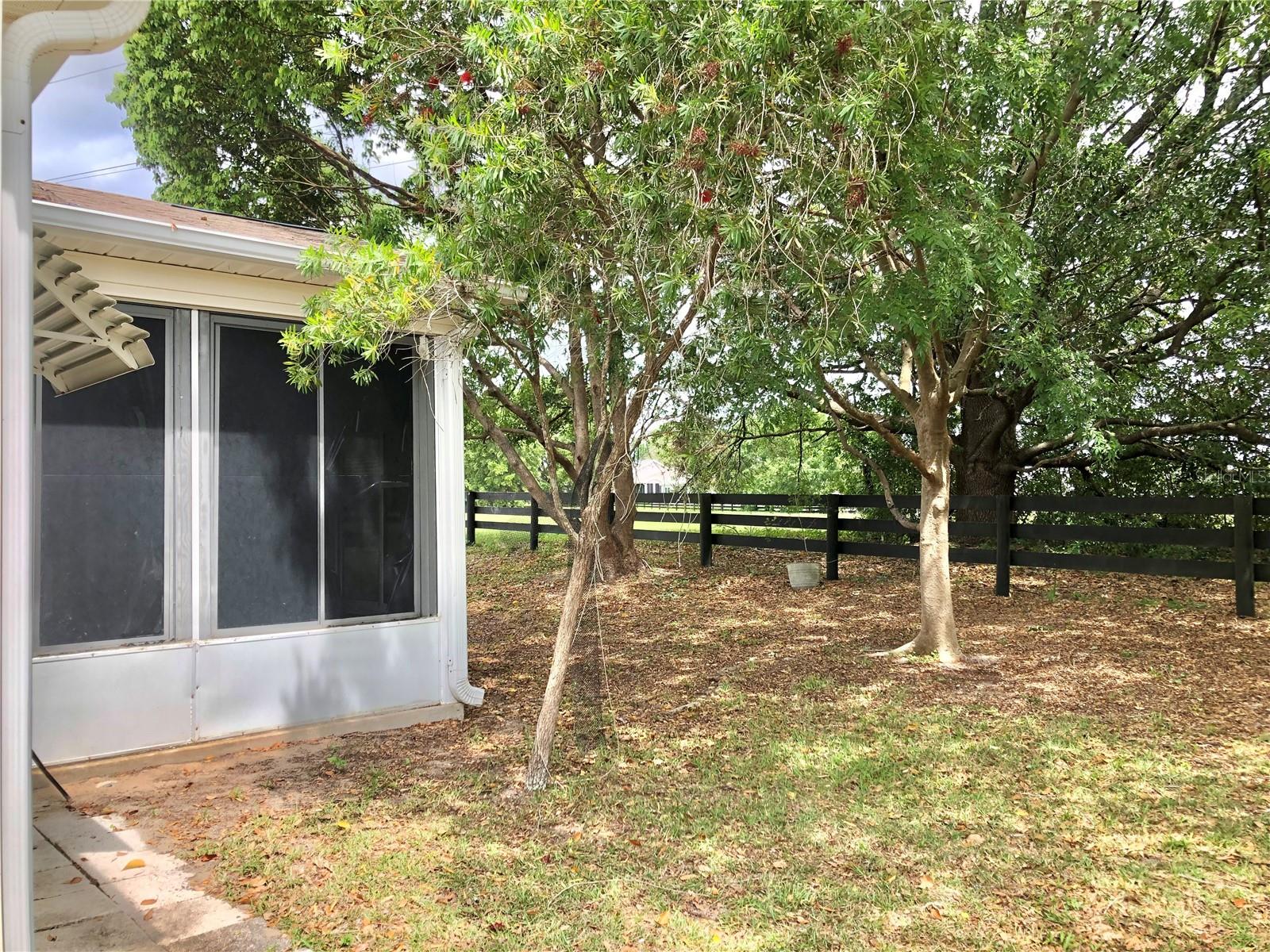 307 SANTA CLARA CIR, LADY LAKE, FL, 32159