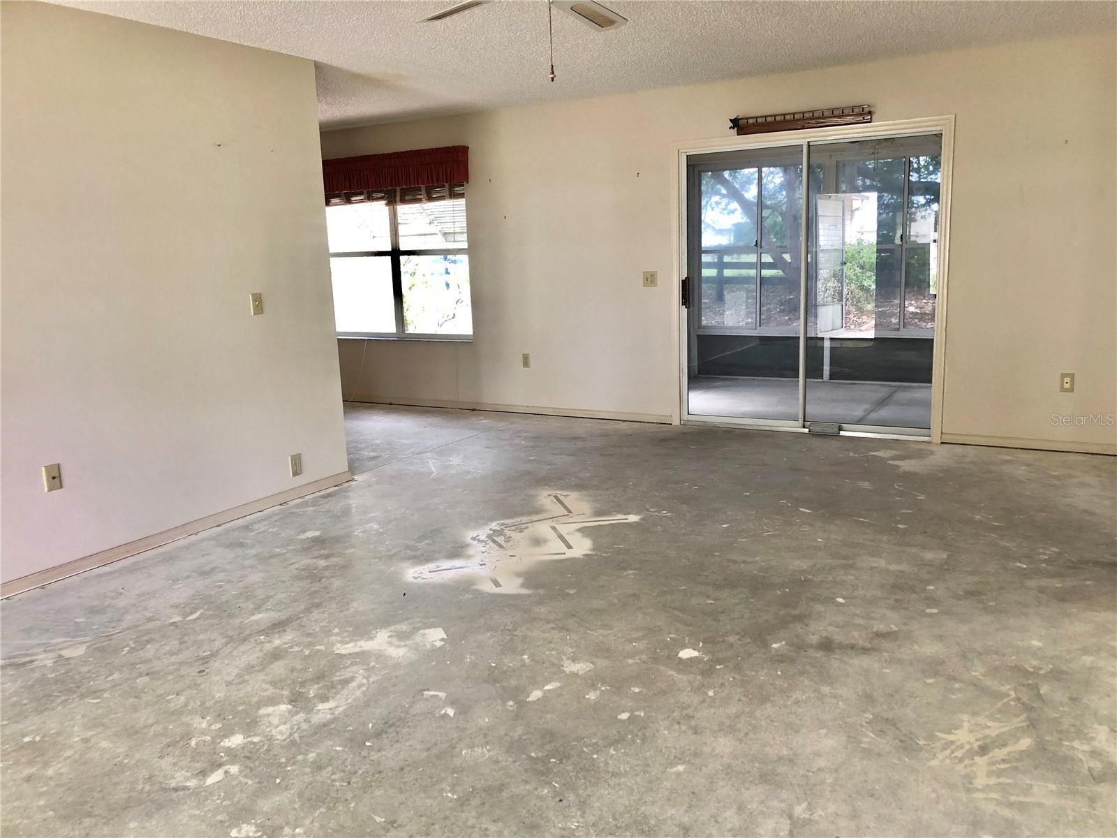 307 SANTA CLARA CIR, LADY LAKE, FL, 32159