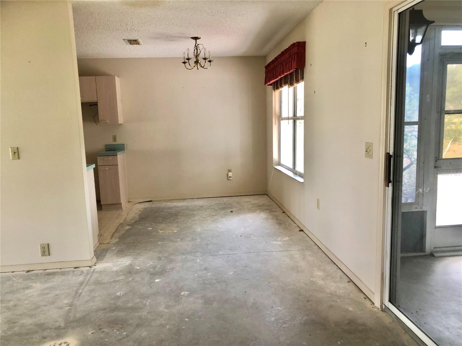 307 SANTA CLARA CIR, LADY LAKE, FL, 32159