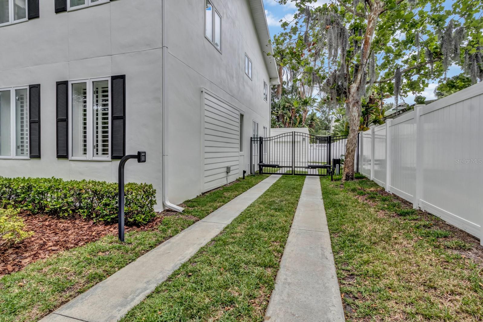 613 DANIELS AVE, ORLANDO, FL, 32801
