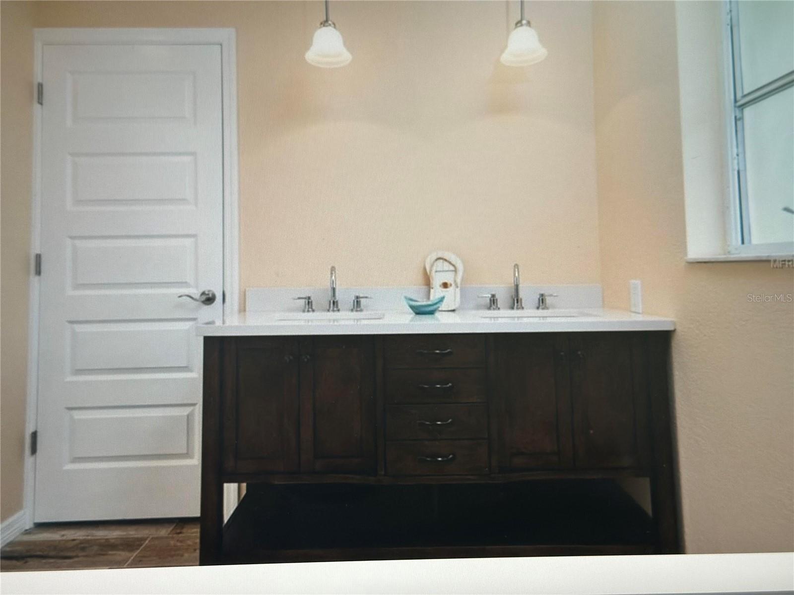 201 CHARDIN DR, NOKOMIS, FL, 34275