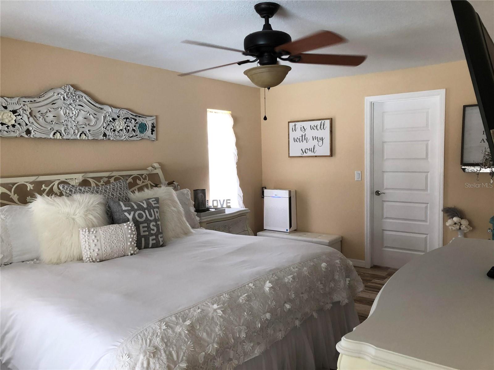 201 CHARDIN DR, NOKOMIS, FL, 34275