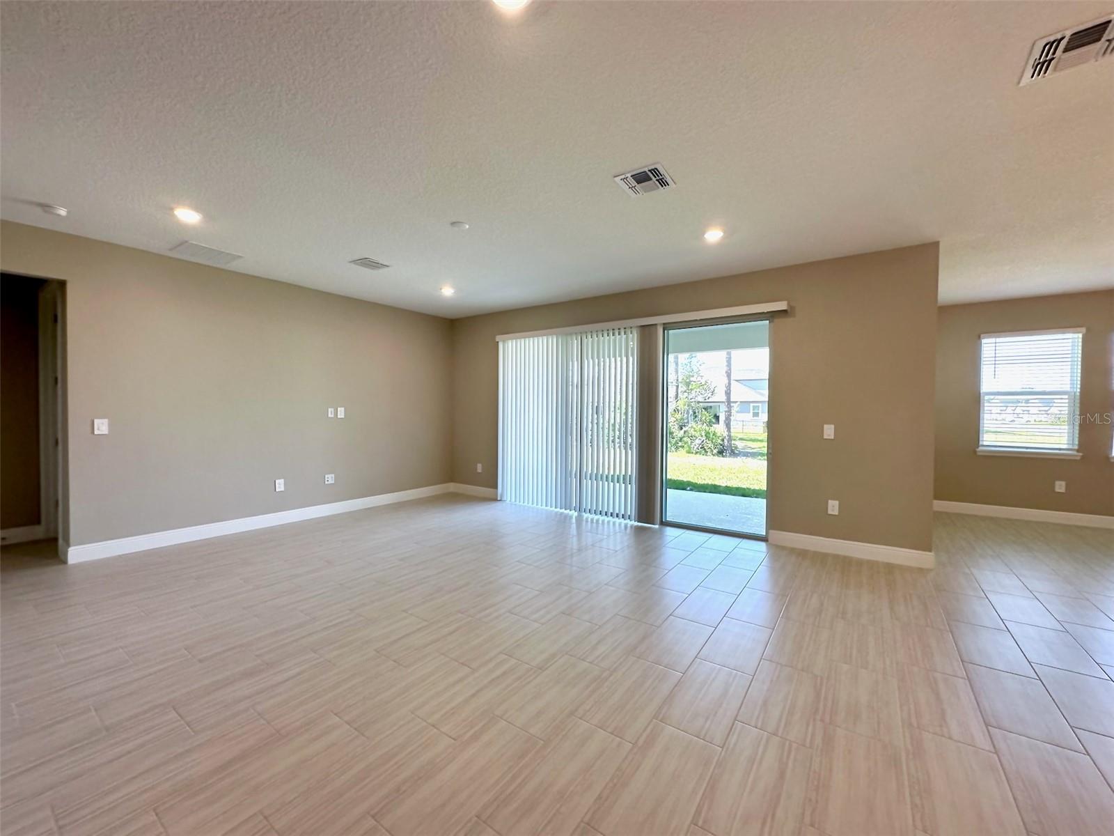 2133 DIVOT DR, DAYTONA BEACH, FL, 32124