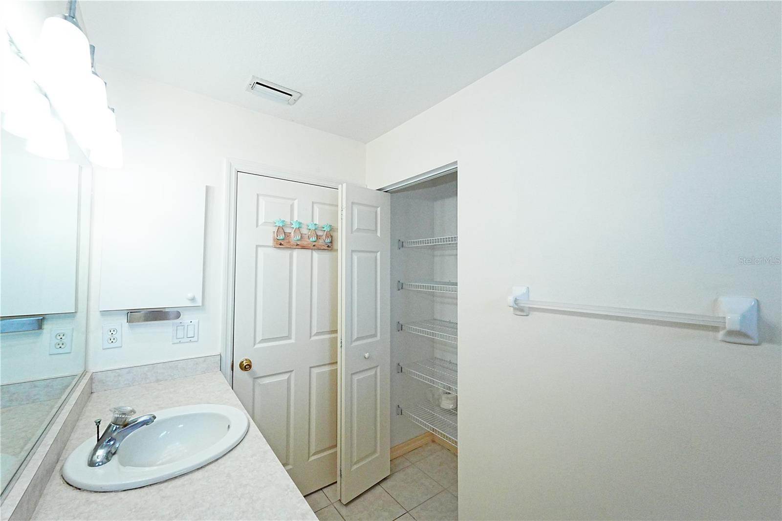 924 EUCLID RD, VENICE, FL, 34293