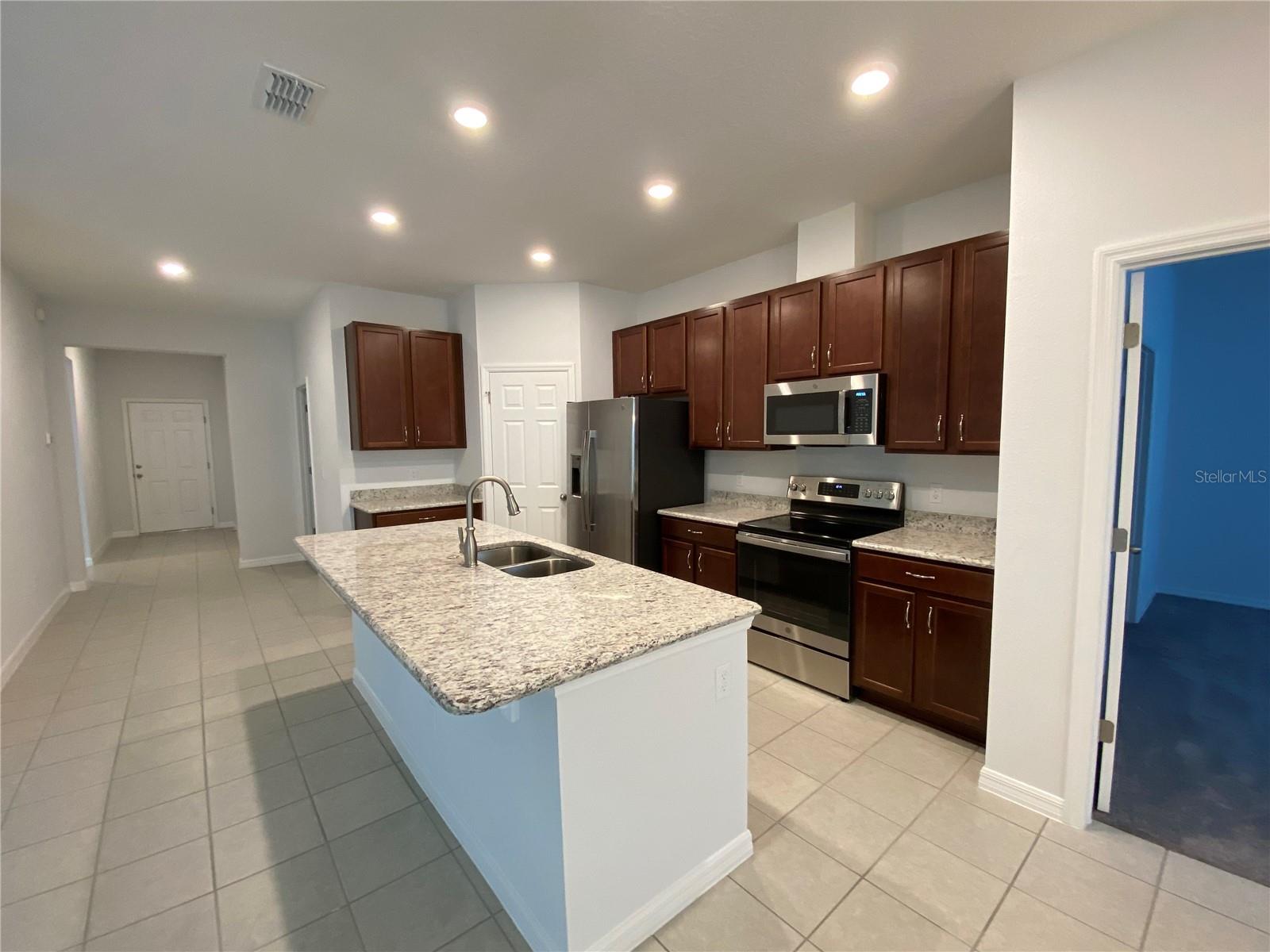 29214 ARMOYAN BLVD, LEESBURG, FL, 34748