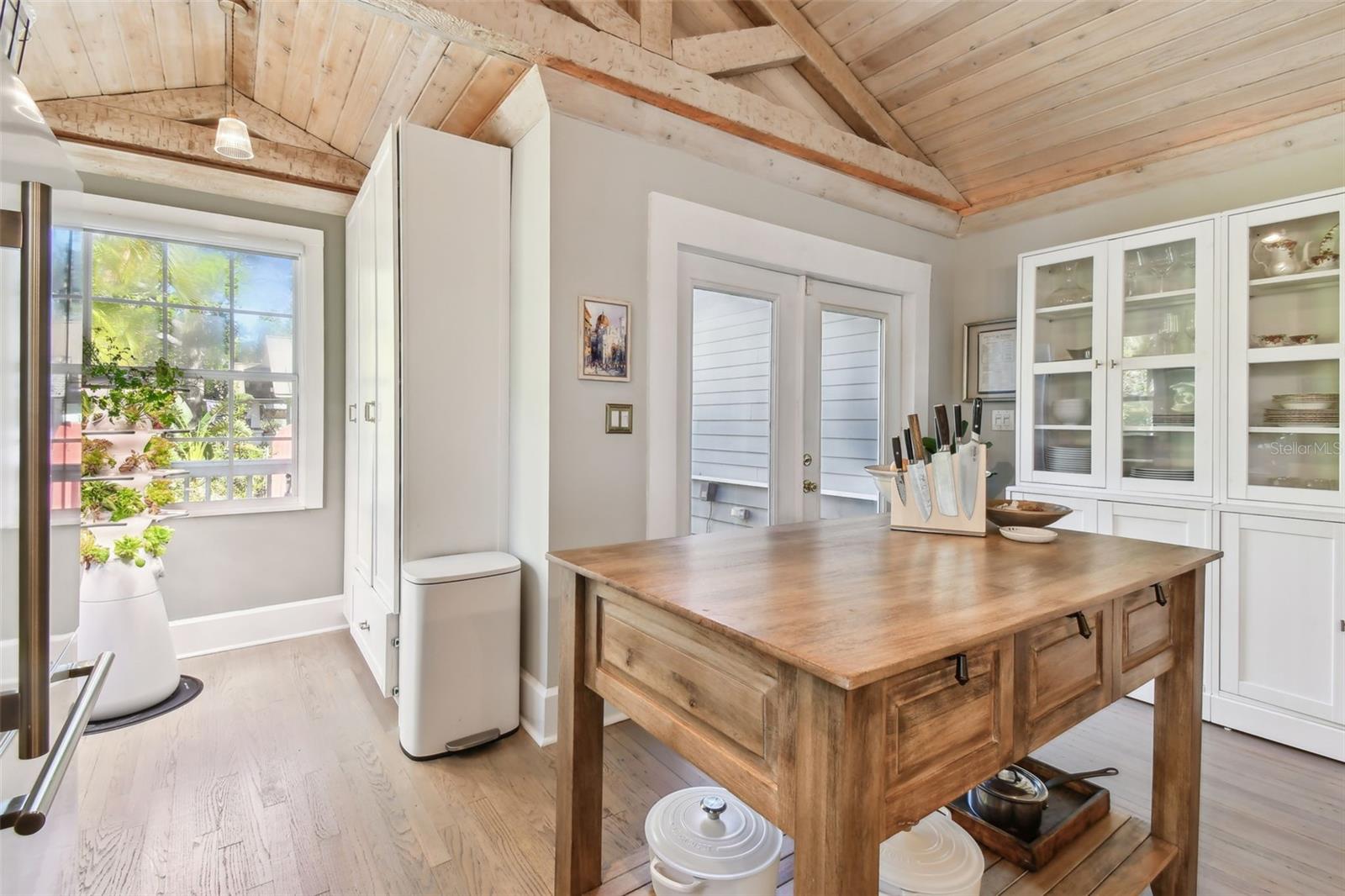 1153 BAY ST NE, ST PETERSBURG, FL, 33701