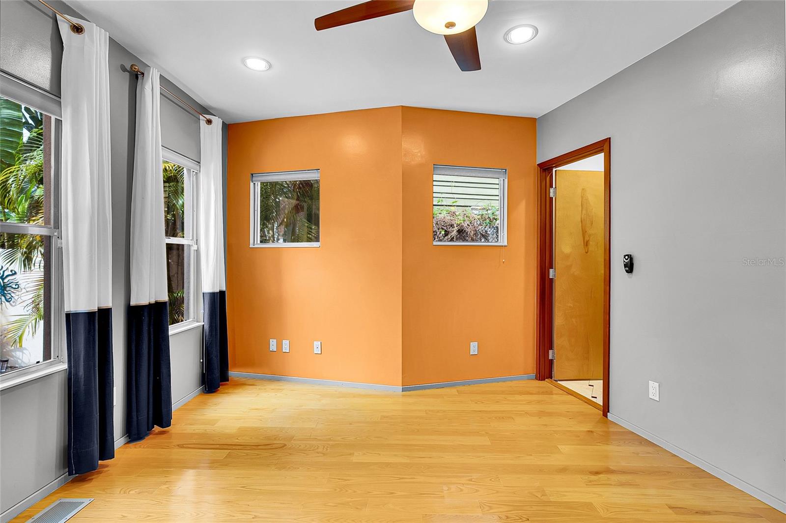 326 16TH AVE NE, ST PETERSBURG, FL, 33704