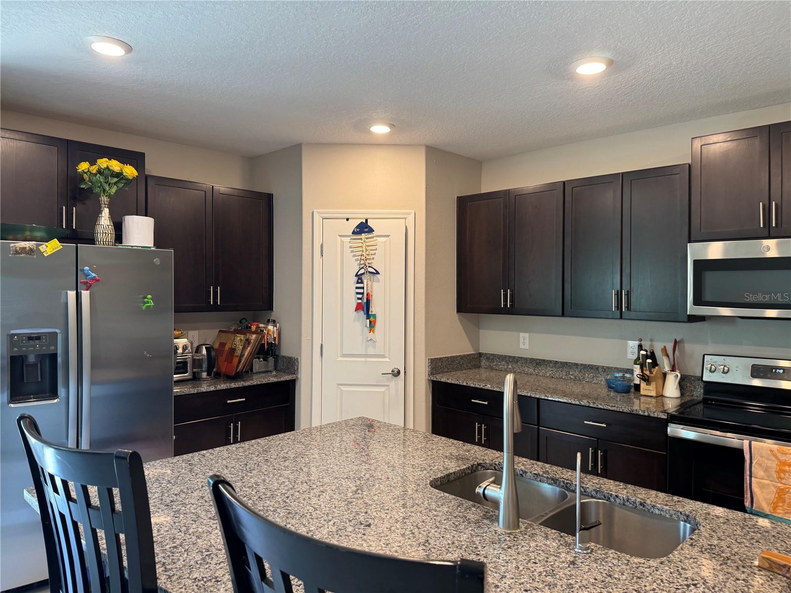 588 ROYAL EMPRESS DR, RUSKIN, FL, 33570