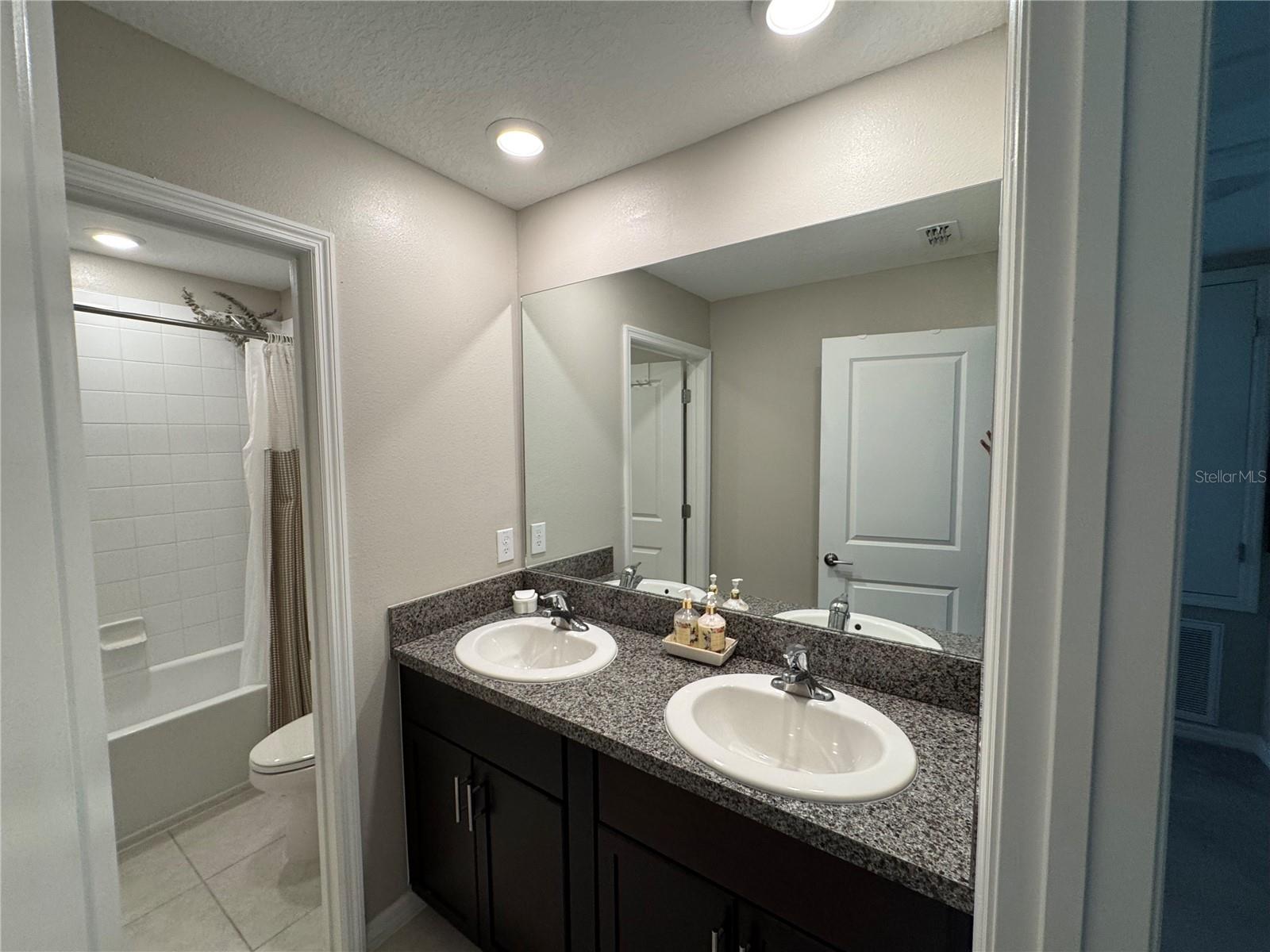 588 ROYAL EMPRESS DR, RUSKIN, FL, 33570