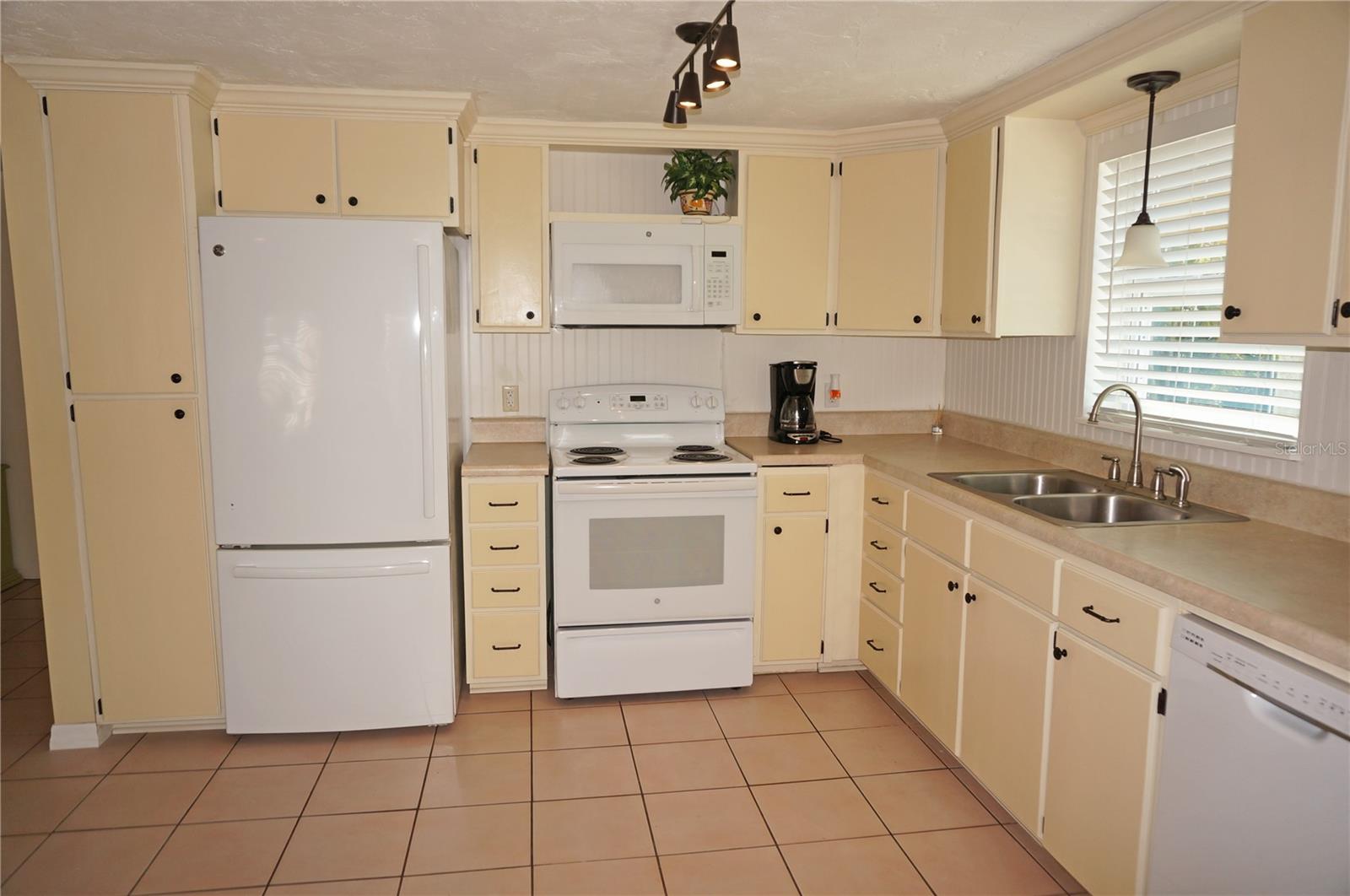 1270 MANOR RD, ENGLEWOOD, FL, 34223