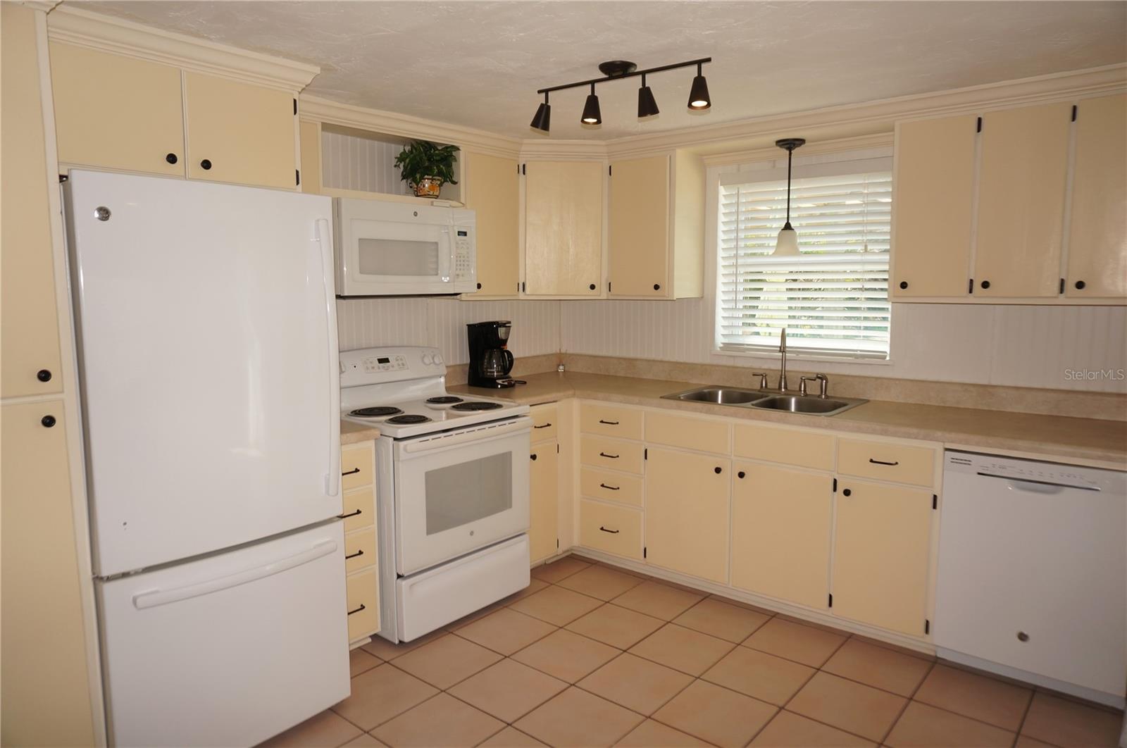 1270 MANOR RD, ENGLEWOOD, FL, 34223