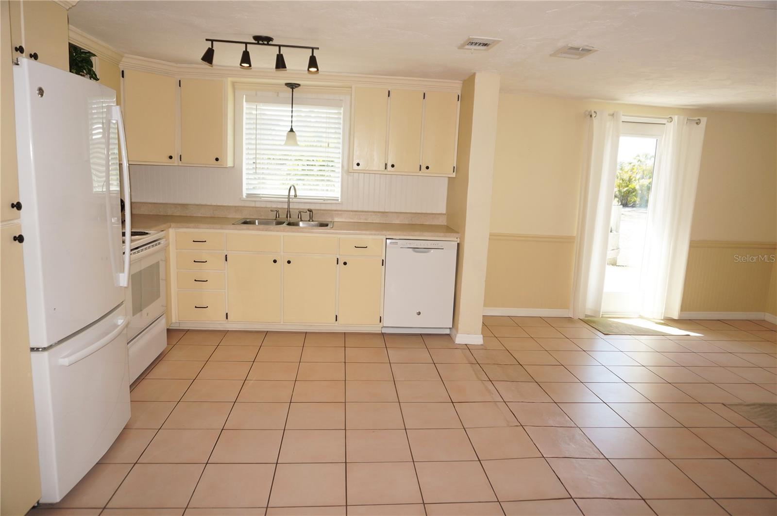 1270 MANOR RD, ENGLEWOOD, FL, 34223