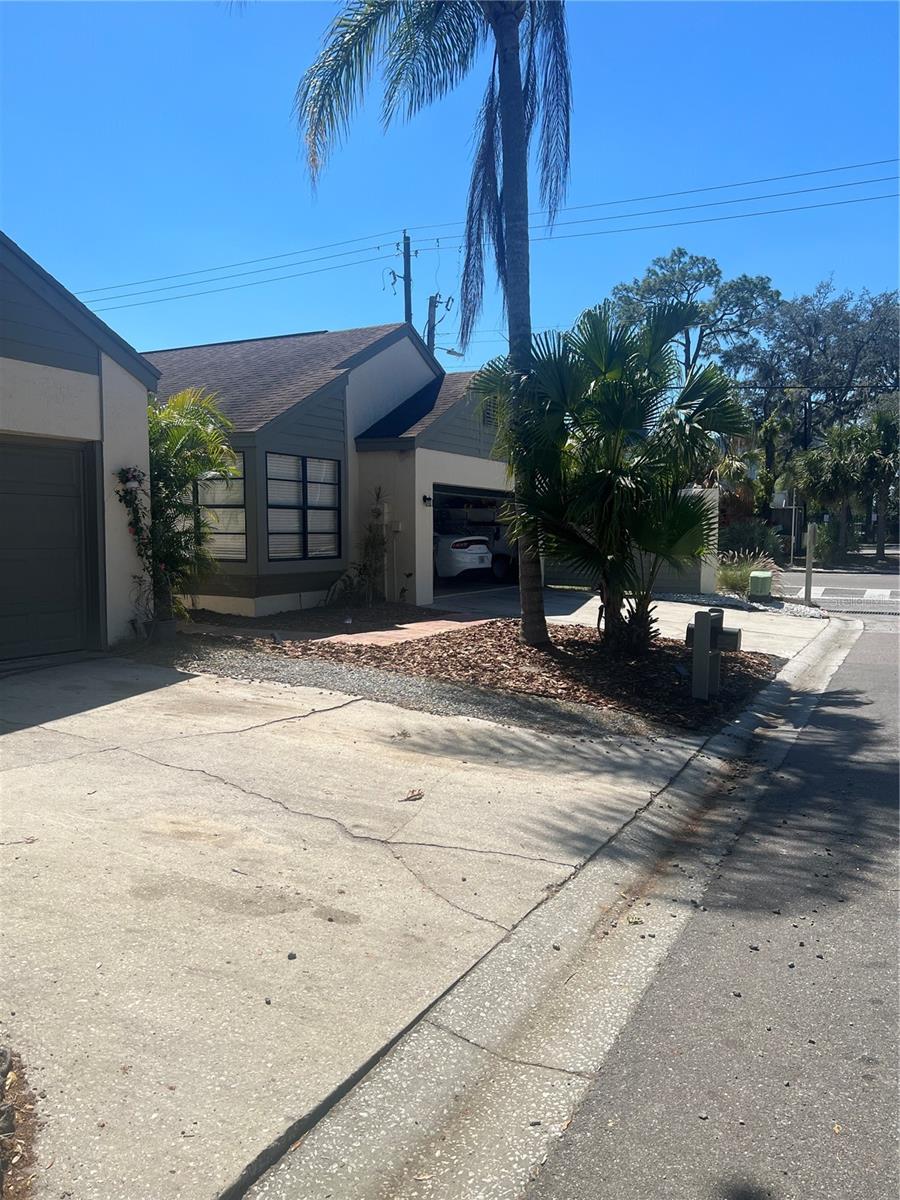 13704 LAZY OAK DR, TAMPA, FL, 33613