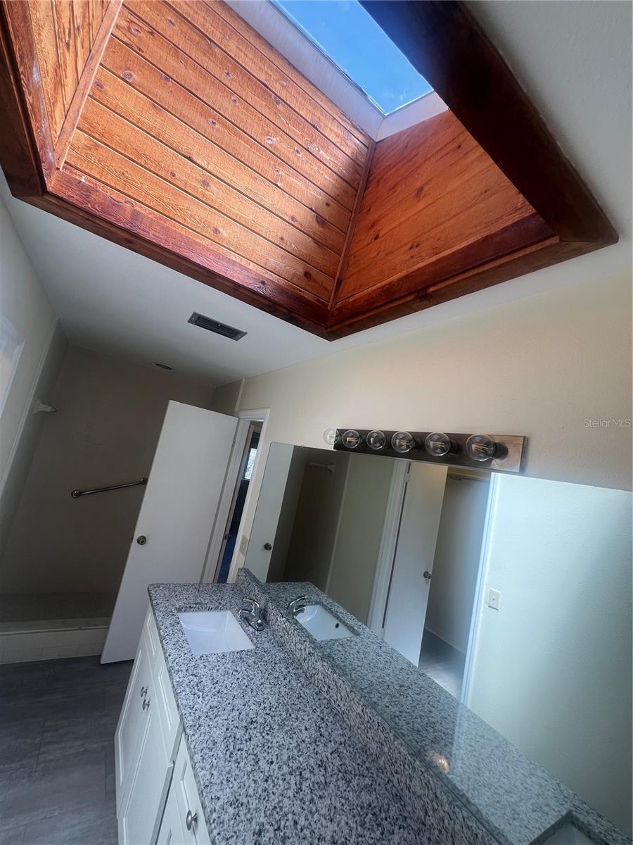 13704 LAZY OAK DR, TAMPA, FL, 33613