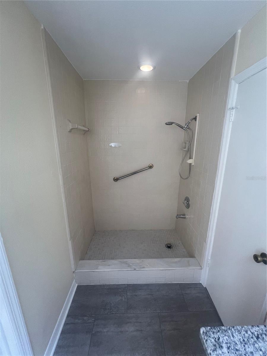 13704 LAZY OAK DR, TAMPA, FL, 33613