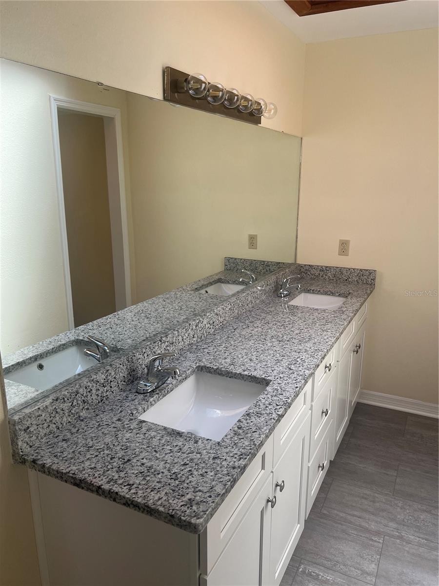 13704 LAZY OAK DR, TAMPA, FL, 33613