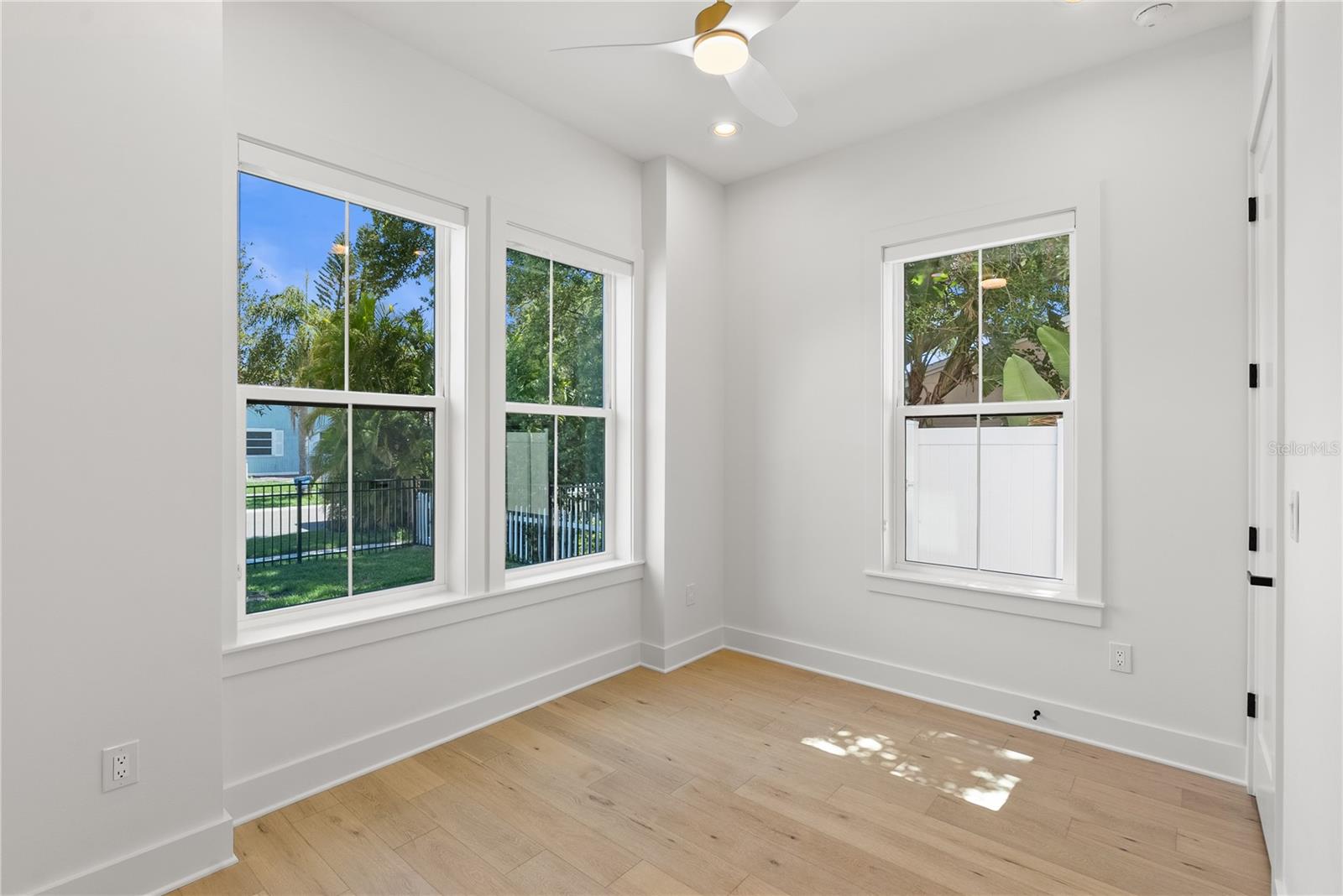 921 12TH ST N, ST PETERSBURG, FL, 33705