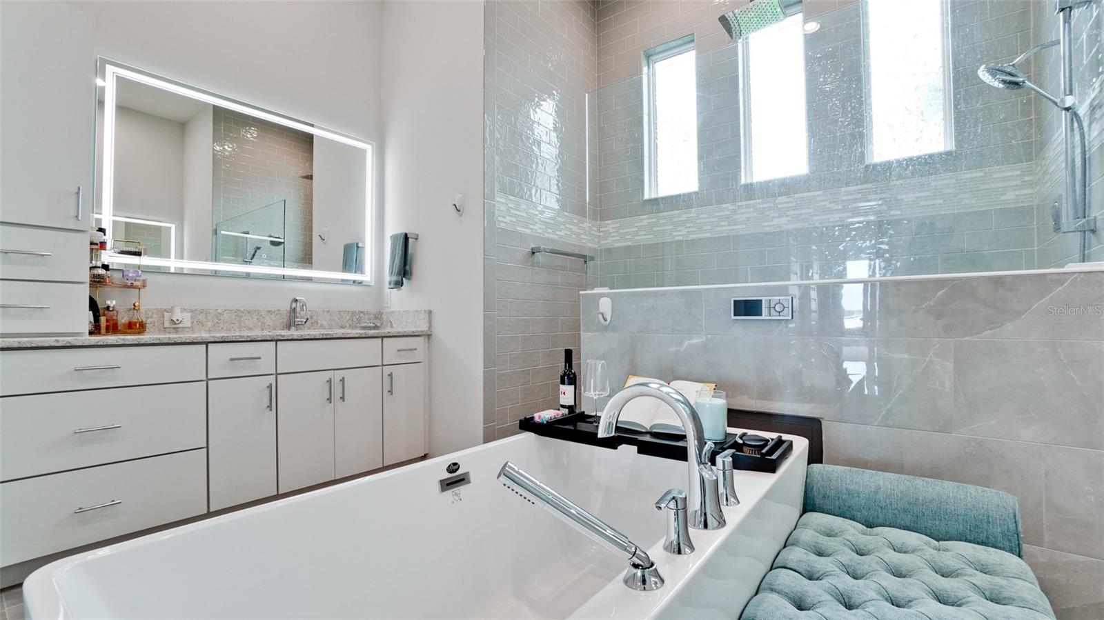 684 REGATTA WAY, BRADENTON, FL, 34208