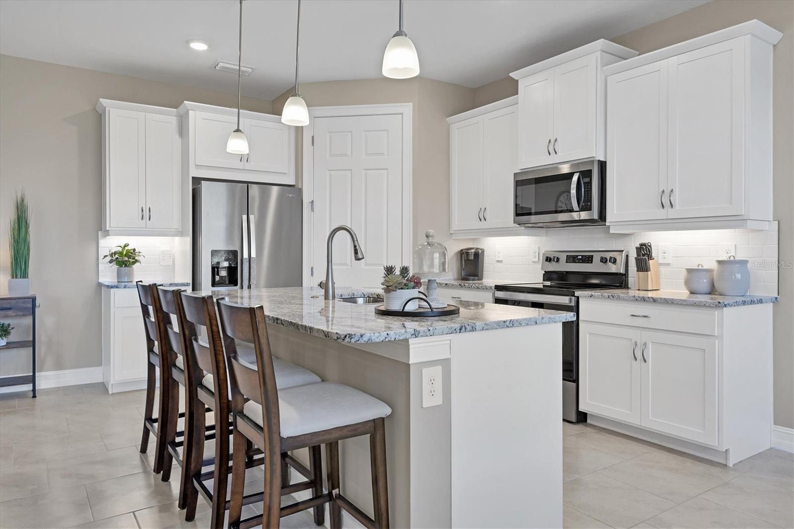15747 APPLEWHITE CIR, PORT CHARLOTTE, FL, 33981