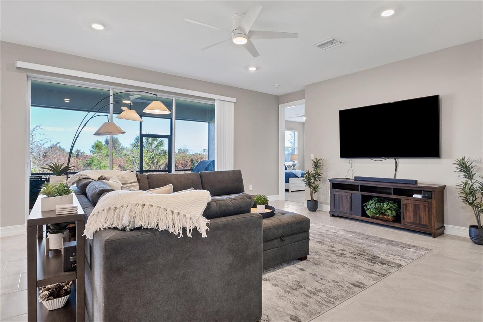 15747 APPLEWHITE CIR, PORT CHARLOTTE, FL, 33981