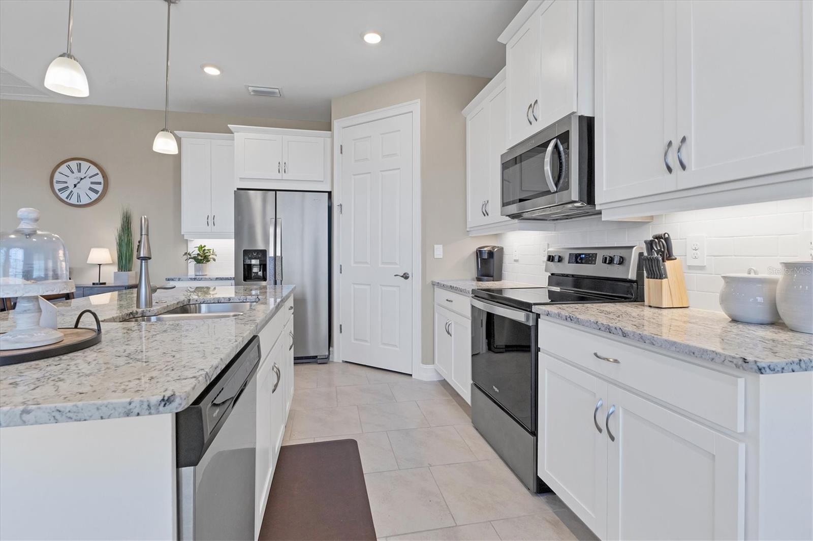 15747 APPLEWHITE CIR, PORT CHARLOTTE, FL, 33981