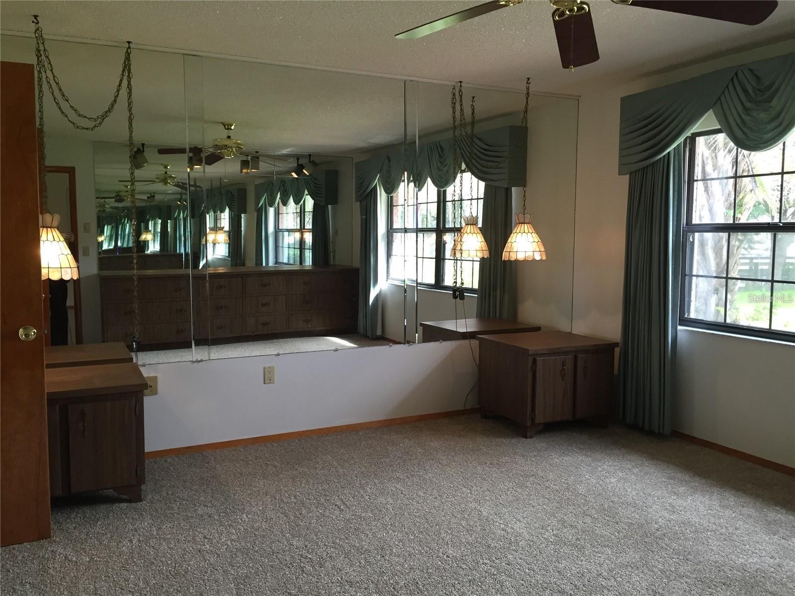 8225 E HIGHWAY 25, BELLEVIEW, FL, 34420