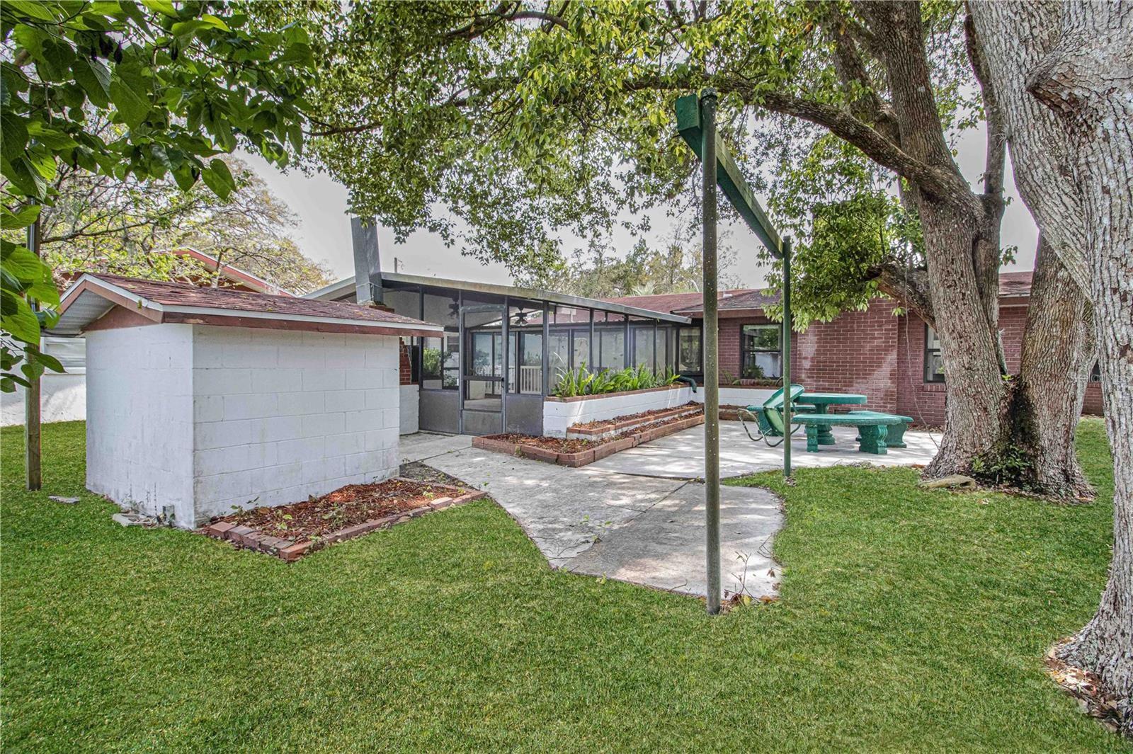 8225 E HIGHWAY 25, BELLEVIEW, FL, 34420