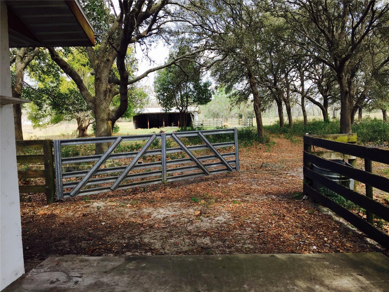 8225 E HIGHWAY 25, BELLEVIEW, FL, 34420