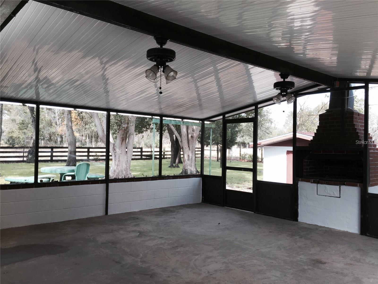 8225 E HIGHWAY 25, BELLEVIEW, FL, 34420