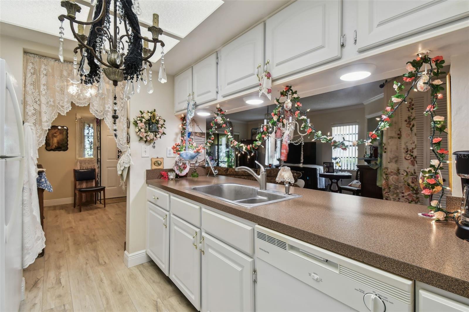 10182 SEMINOLE ISLAND DR, LARGO, FL, 33773