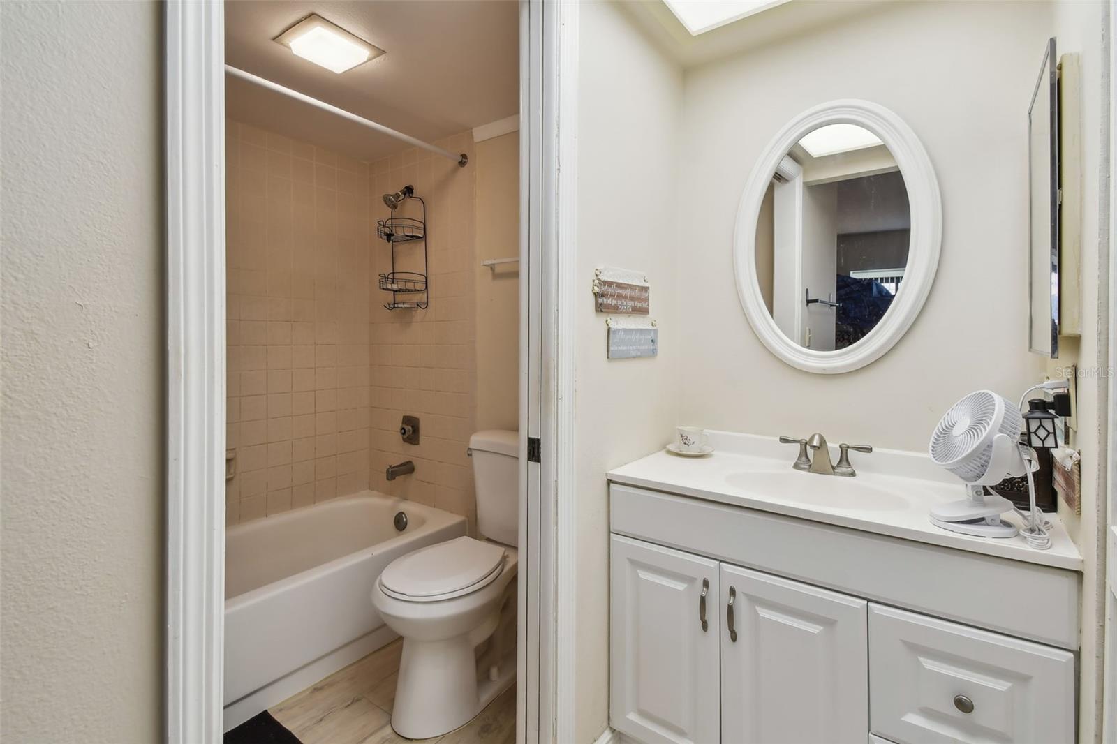 10182 SEMINOLE ISLAND DR, LARGO, FL, 33773